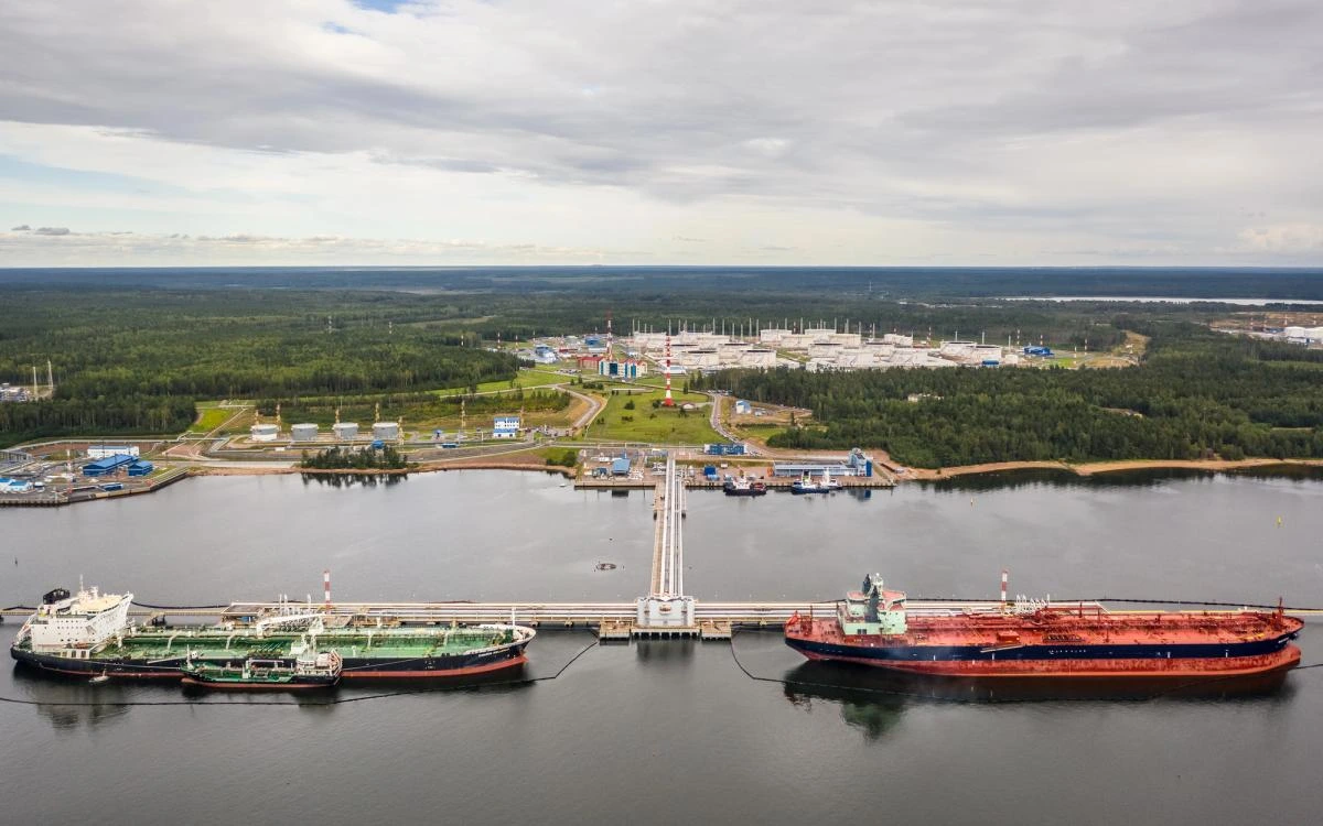 Ключові російські порти знову палають: експорт нафти зупинився, - Bloomberg